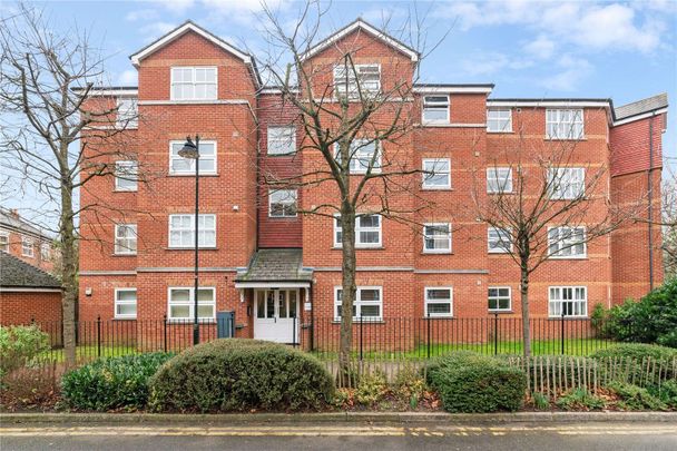 2 bed flat with off street parking and communal garden - Photo 1