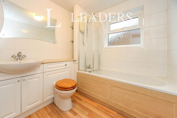 3 bedroom semi-detached house to rent - Photo 1