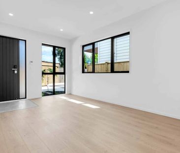 Brand new 5 Bedroom House at Prime Howick Location - Photo 2