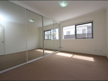 3 Bedroom Townhouse with 3 Bathrooms & 3 Car garage - Photo 3