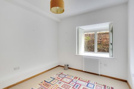 2 Bed Flat - Photo 5