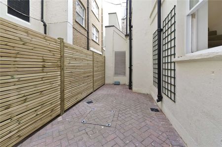 An impressive two bedroom duplex flat occupying the raised ground and lower ground floors of a Victorian house on Lancaster Gate. - Photo 2