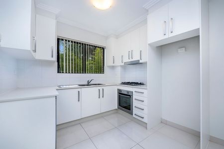 Modern Two Bedroom Apartment In Marrickville - Photo 2