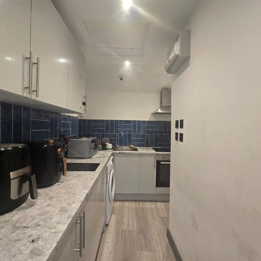 Wheatley Crescent, Hayes UB3, London - Photo 1