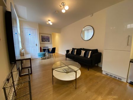 4 Bed Student Accommodation - Photo 2