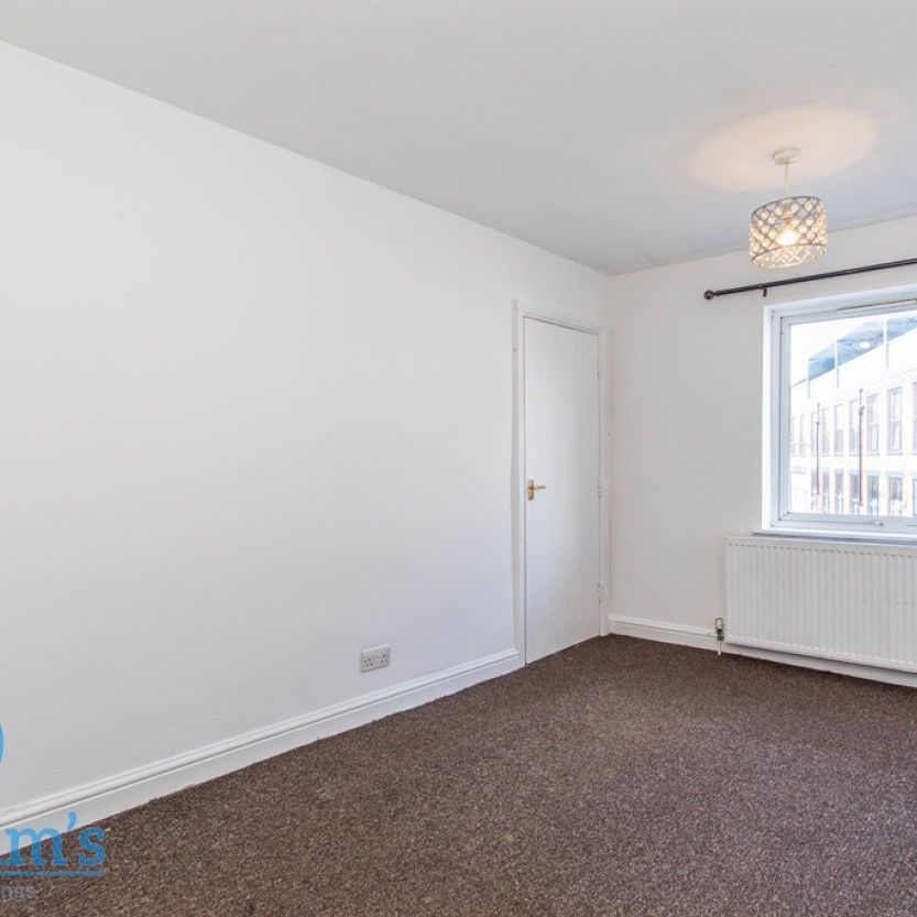 References Pending - 3 bed Flat - Photo 1
