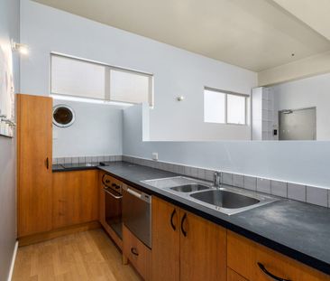 Converted Warehouse, Laneway Living - Photo 4