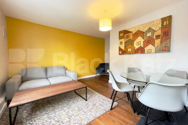 Bright & airy and recently redecorated throughout - Photo 1