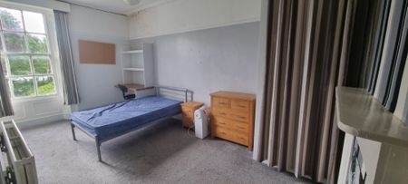 5 Bed - Flat 4, North Grange House, North Grange Road, Headingley, Leeds - LS6 2BR - Student - Photo 3