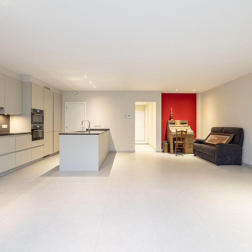 Gelijkvloers appartement met tuintje in centrum Sint-Antonius - Foto 1