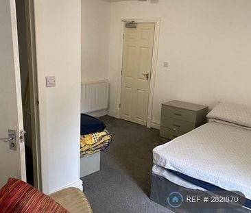 1 bedroom in a house share to rent - Photo 2