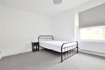 4 bedroom terraced house to rent - Photo 4