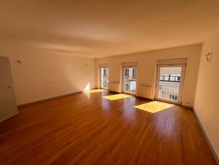 Location Appartement 4 pièces 117m² - Photo 4