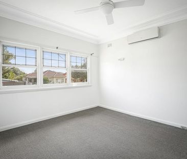 Well-Presented 3-Bedroom Home with Large Backyard - Pet Friendly - Photo 2