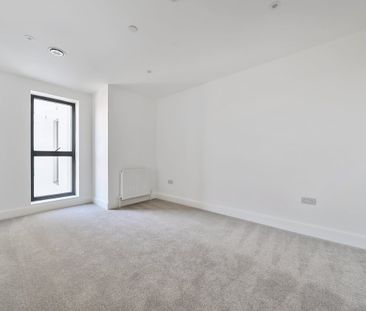 3 bedroom flat to rent - Photo 4