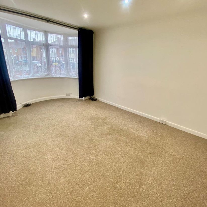 3 bedroom house - mid terrace to rent - Photo 1