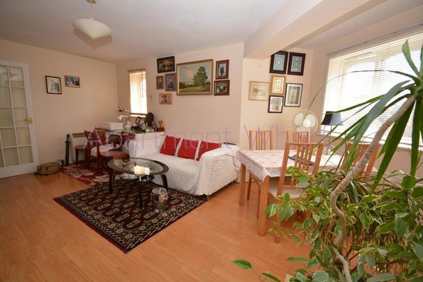 1 bedroom in a flat share to rent - Photo 1