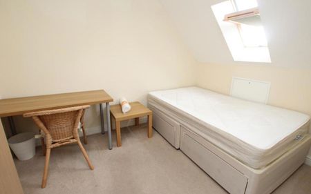 ***STUDENT PROPERTY *** ALL BILLS INCLUDED *** 6 bedroom student property 5 min walk from University of the West of England. Bills included - Move in July 2026. - Photo 2