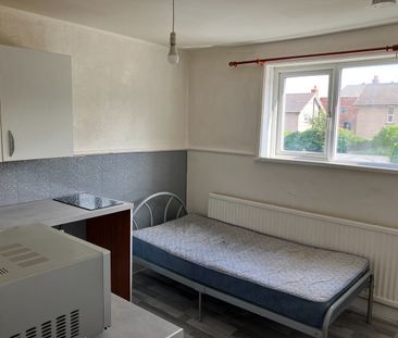 Room in a Shared House, Bedford Road, CH42 - Photo 1