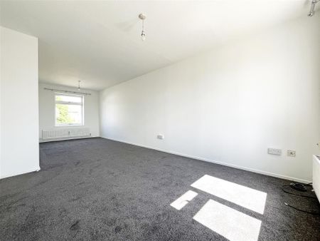 2 bedroom Maisonette to rent - Photo 3