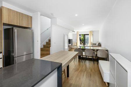 Stylish Townhouse In O'Connor - Photo 5