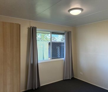 RE-LISTED Crawford 2 bedroom + Study home on large block of land - Photo 2