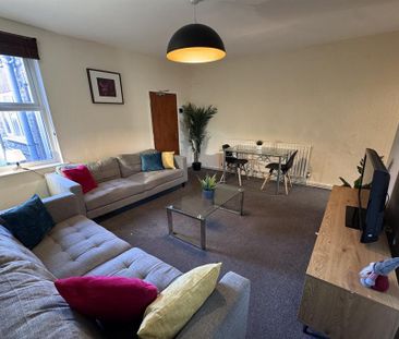 4 bedroom semi-detached house to rent - Photo 1