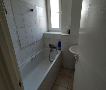 Room in a Shared Flat, Bettons Park, E15 - Photo 6