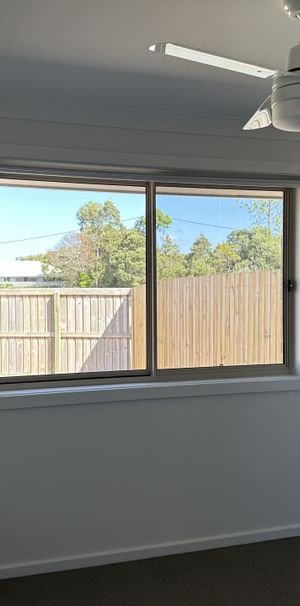 Modern 2-Bedroom Duplex! - Photo 1