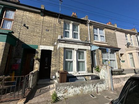 2 bedroom flat to rent - Photo 5