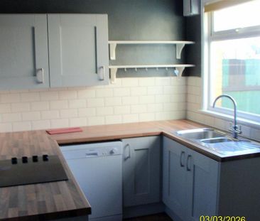 2 bedroom terraced house to rent - Photo 4