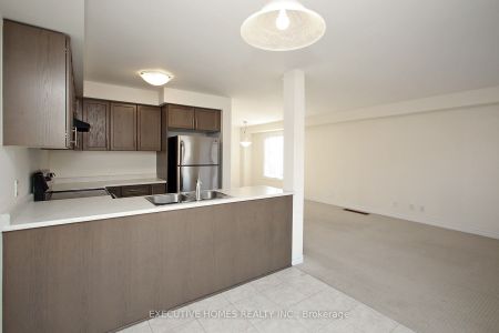 Townhouse For Lease | E8138340 - Photo 3