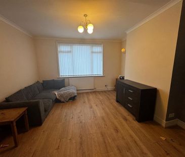 2 bedroom end of terrace house to rent - Photo 1