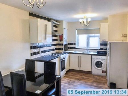 4 bedroom terraced house to rent - Photo 2