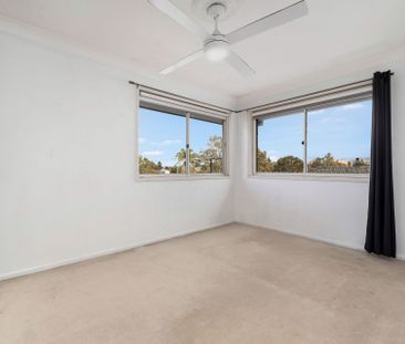 Large Family House - 6-month lease only - Photo 3