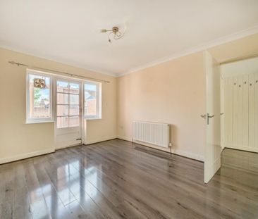 4 bedroom semi-detached house to rent - Photo 2