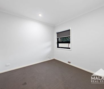 Private and Exceptionally Located - Photo 3