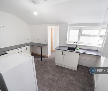 3 bedroom end of terrace house to rent - Photo 3