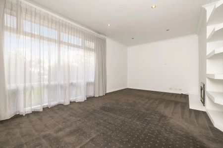 UNFURNISHED - Charming Solid-brick Home with Treetop Views - Photo 4