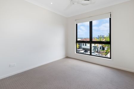 3/61 East Quay Drive, Biggera Waters QLD 4216 - House For Rent - $870 | Domain - Photo 5