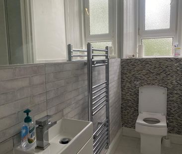1 Bed Flat, Edinburgh, EH7 - Photo 6