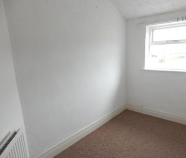 3 bedroom end of terrace house to rent - Photo 3