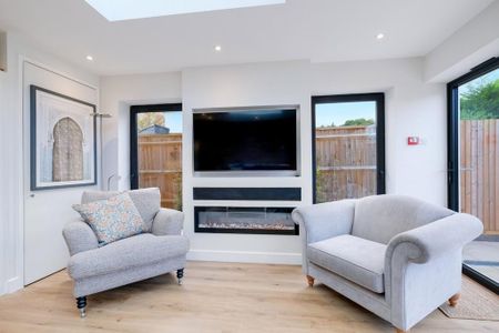 6 bedroom semi-detached house to rent - Photo 4