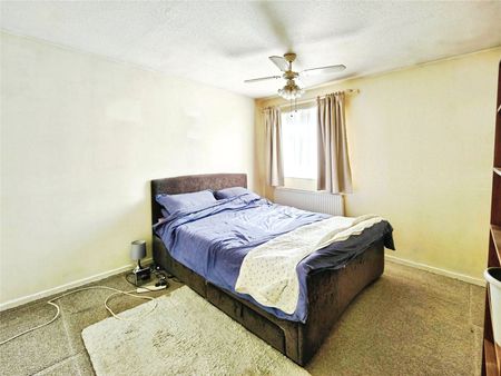 4 bedroom house to rent Arbour View Court, Northampton, Northamptonshire, NN3 - Photo 5