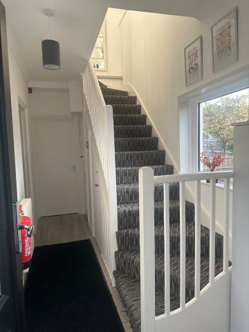 Room in a Shared House, Charlton Lane, SE7 - Photo 2