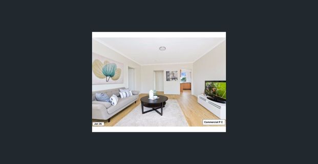 Top Floor Apartment - Perfectly located - Close to Transport - Photo 1