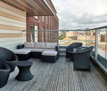 Premier Ensuite in a 7 Bed Apartment - Photo 6