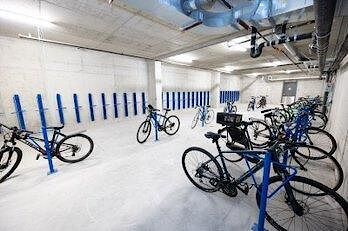 Centretown mid-rise modern apartment building. - Photo 1