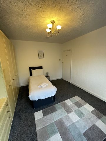 4 Bed Semi-Detached House, Middleton Road, M8 - Photo 4