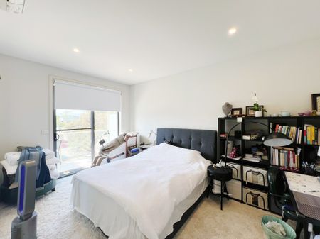 Modern 2 Bed | 2 Bath | 1 Car For rent in Balwyn North - Photo 4